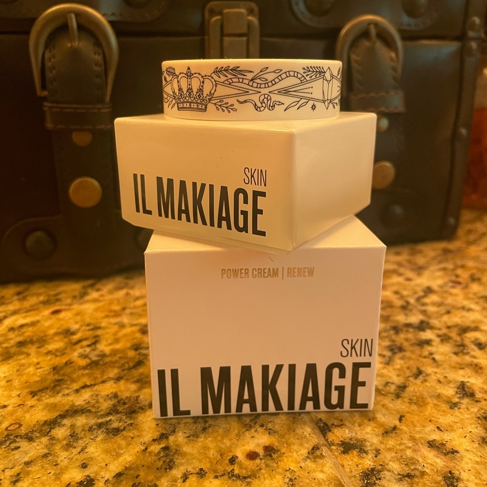 Brand new moisturizers never been used.